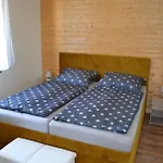 アパート Fuerjes Apartmanhazak