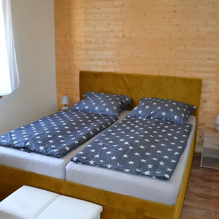شقة Fuerjes Apartmanhazak