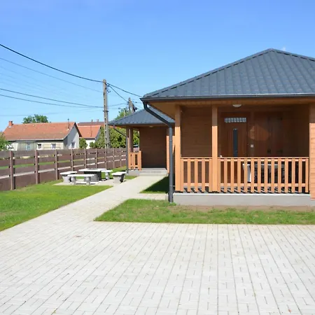 Fuerjes Apartmanhazak شقة