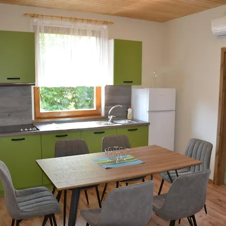Fuerjes Apartmanhazak شقة *