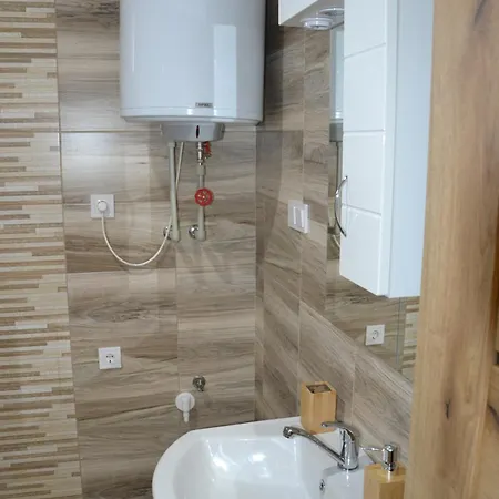 شقة Fuerjes Apartmanhazak Tiszafüred