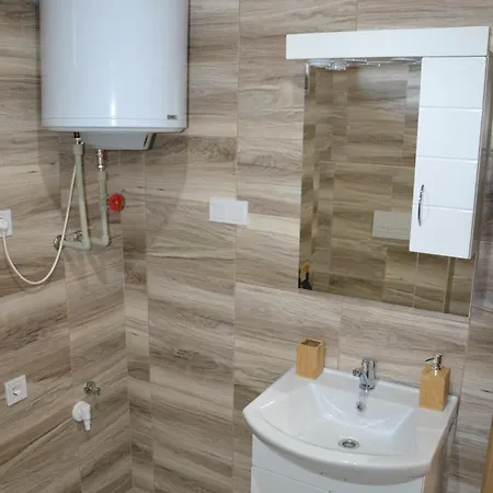 Fuerjes Apartmanhazak شقة Tiszafüred