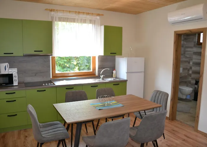 Fuerjes Apartmanhazak شقة *